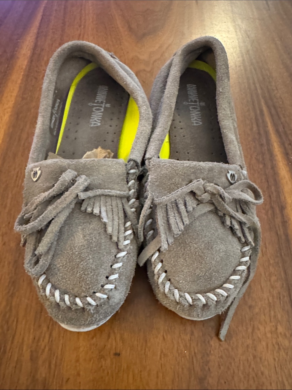 Minnetonka Kilty plus’s women’s 6.5 grey suede Fringe Moccasins